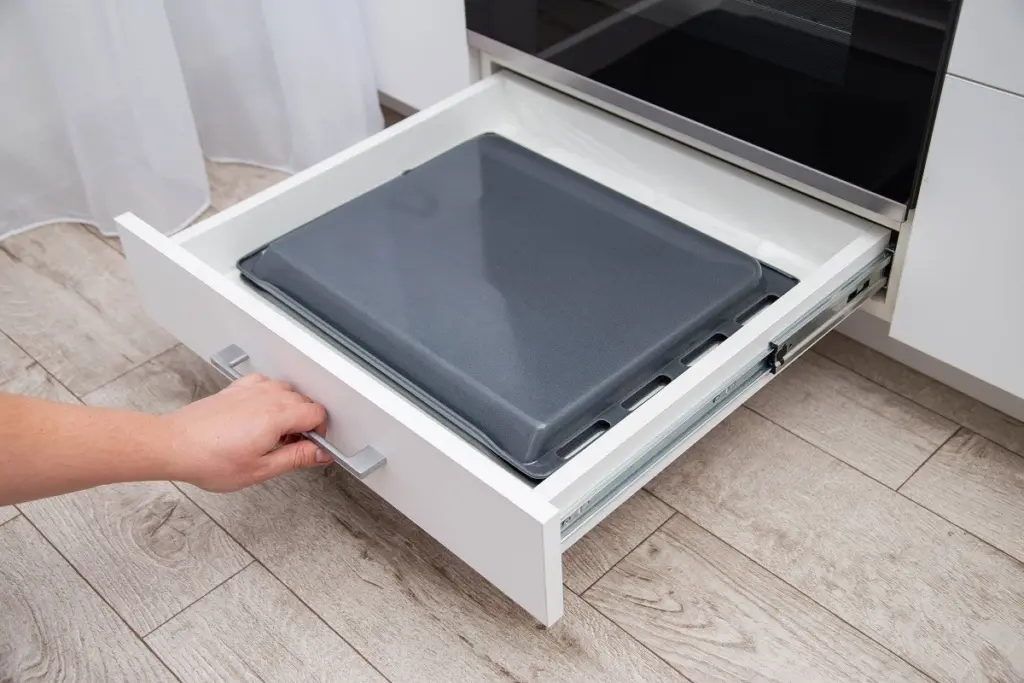 De lade onder de oven wordt vaak onjuist gebruikt